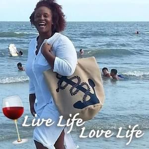 Meet your Posher, Lia